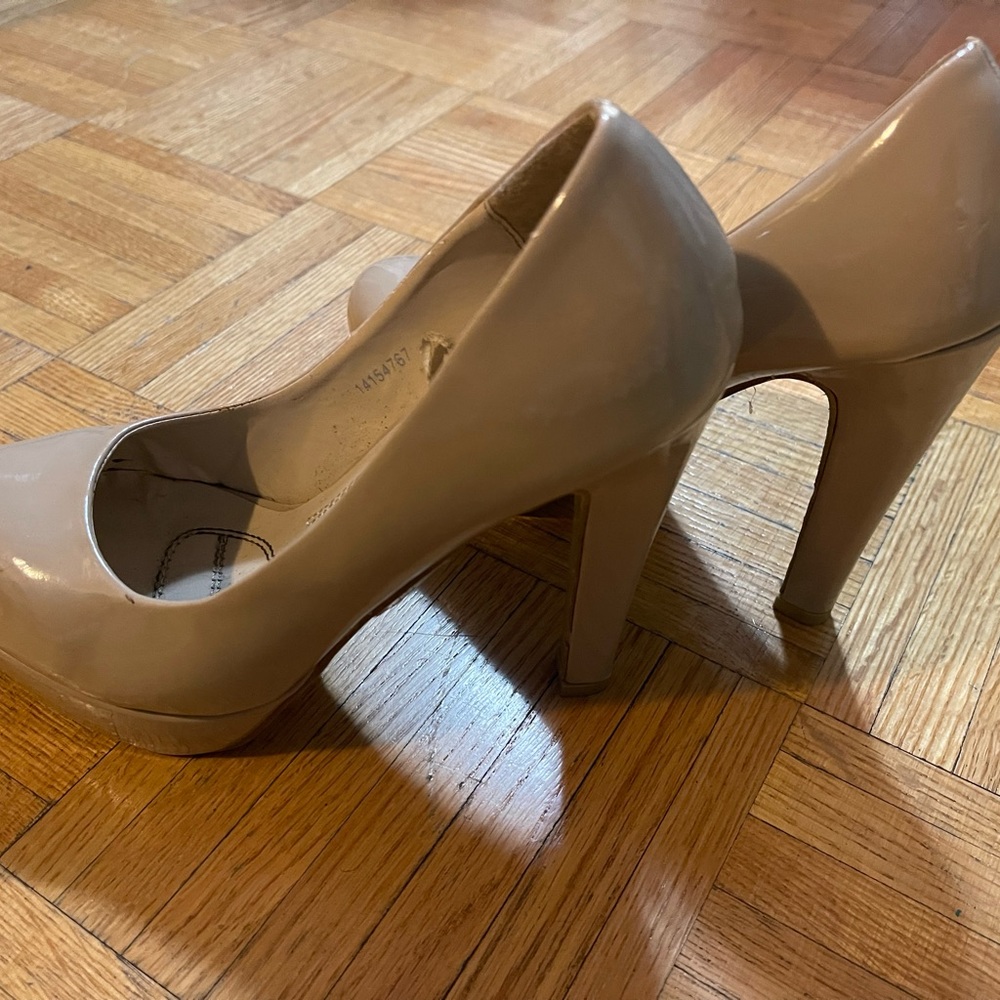 Nude pump $20